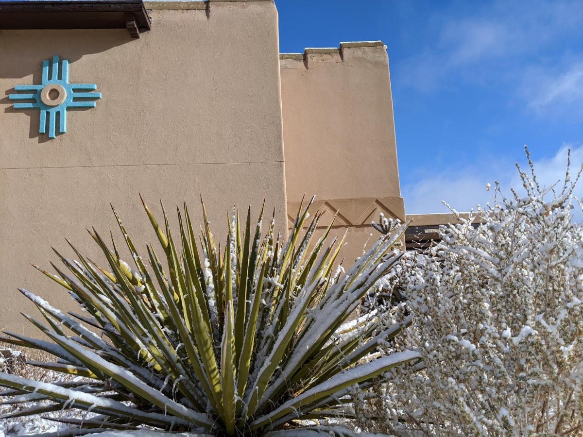 Sagebrush Inn & Suites Taos Extérieur photo