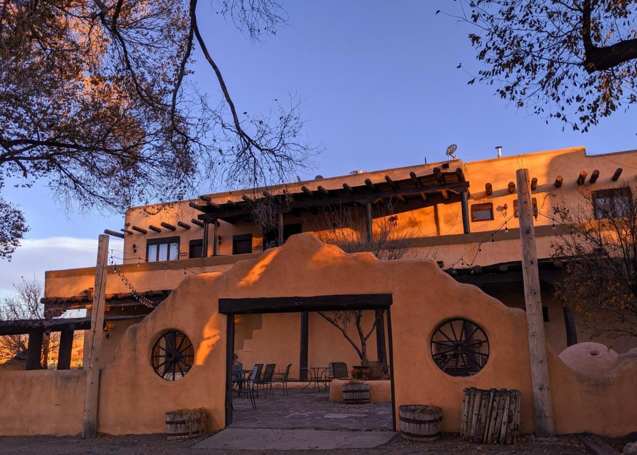 Sagebrush Inn & Suites Taos Extérieur photo
