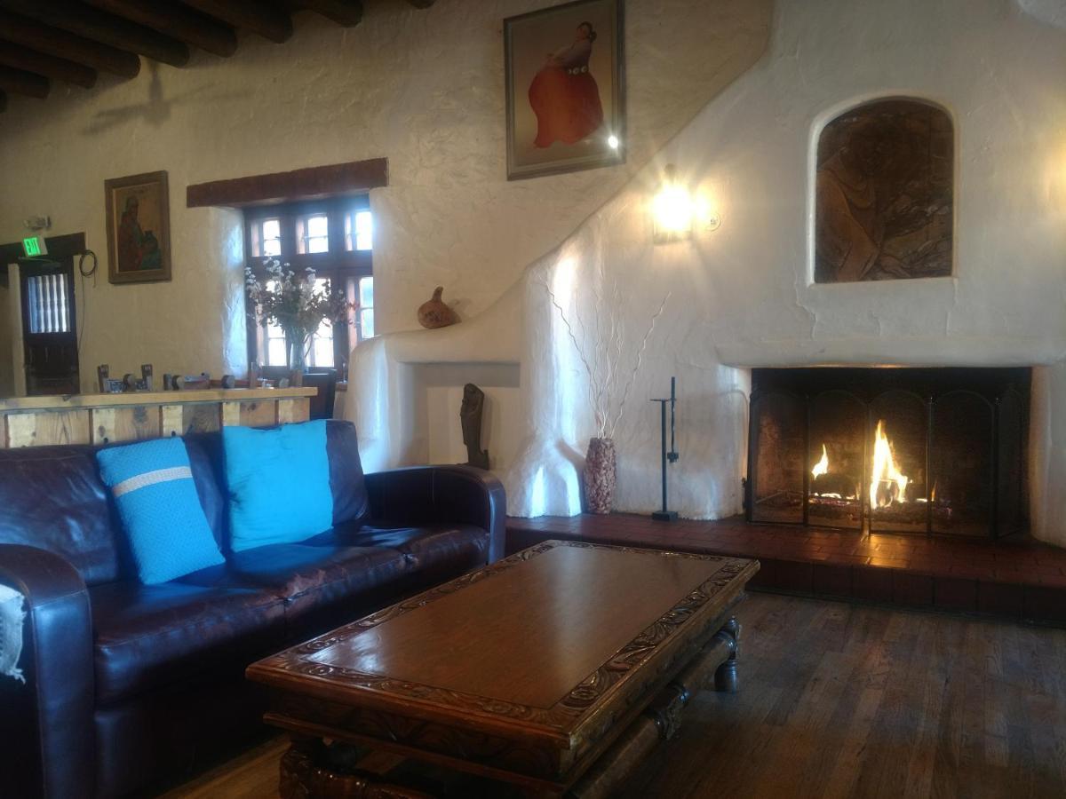 Sagebrush Inn & Suites Taos Extérieur photo