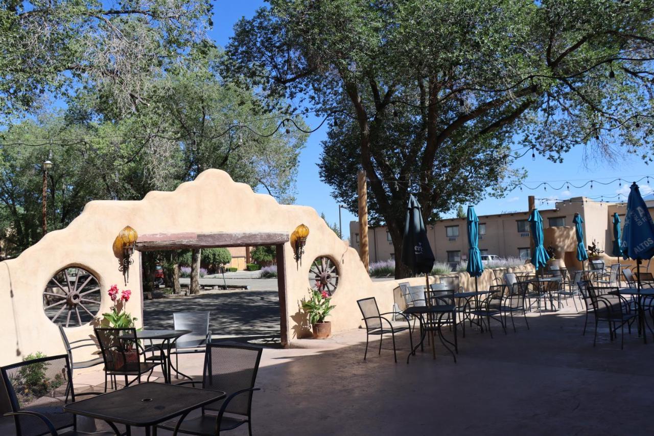 Sagebrush Inn & Suites Taos Extérieur photo