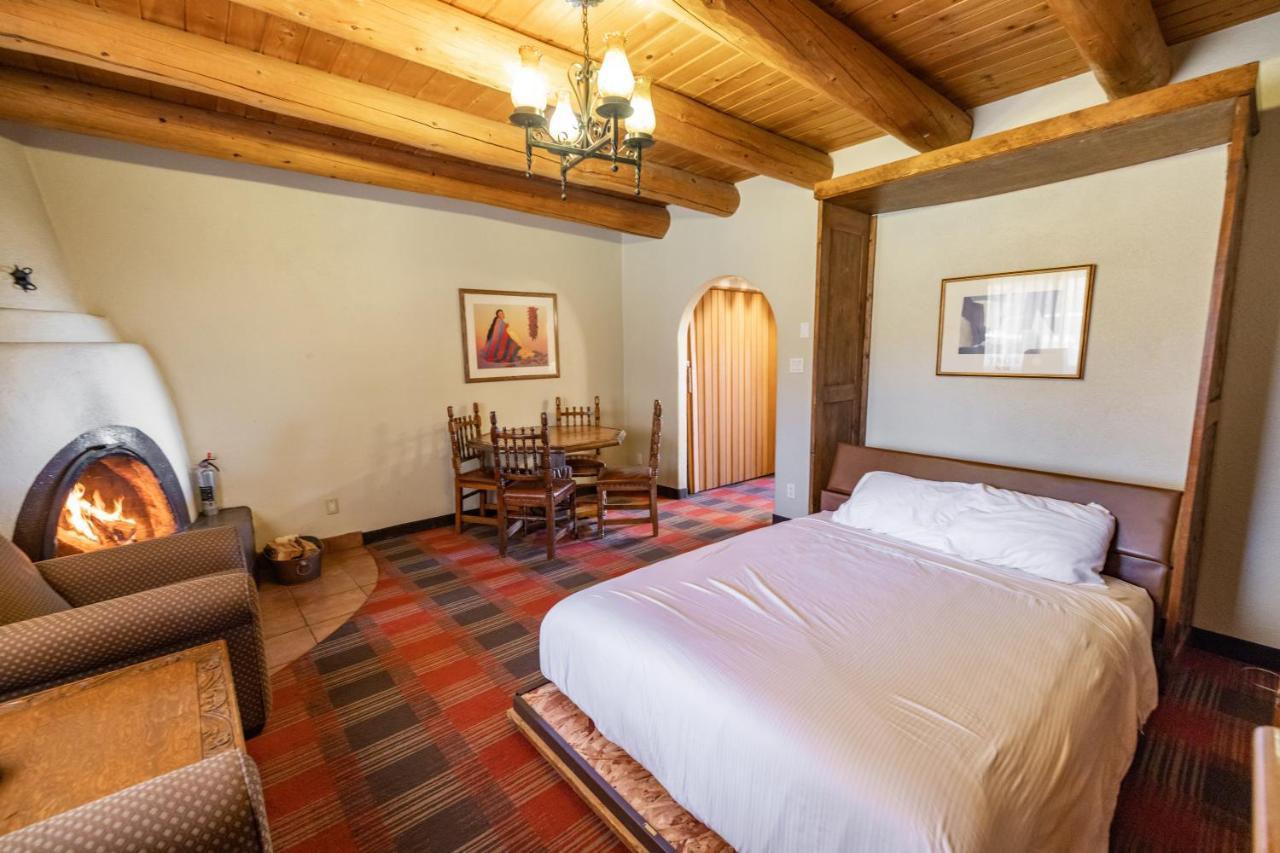 Sagebrush Inn & Suites Taos Extérieur photo