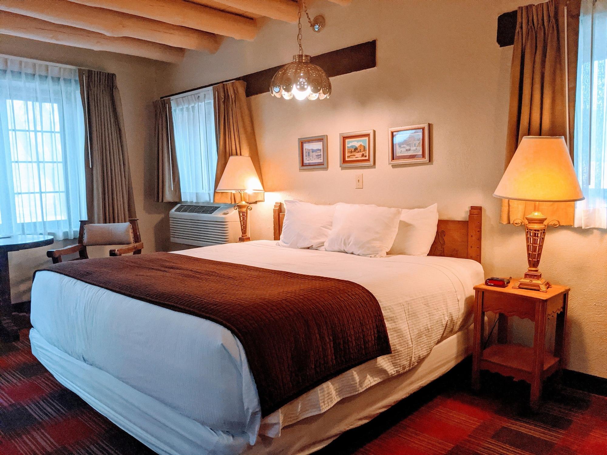 Sagebrush Inn & Suites Taos Extérieur photo