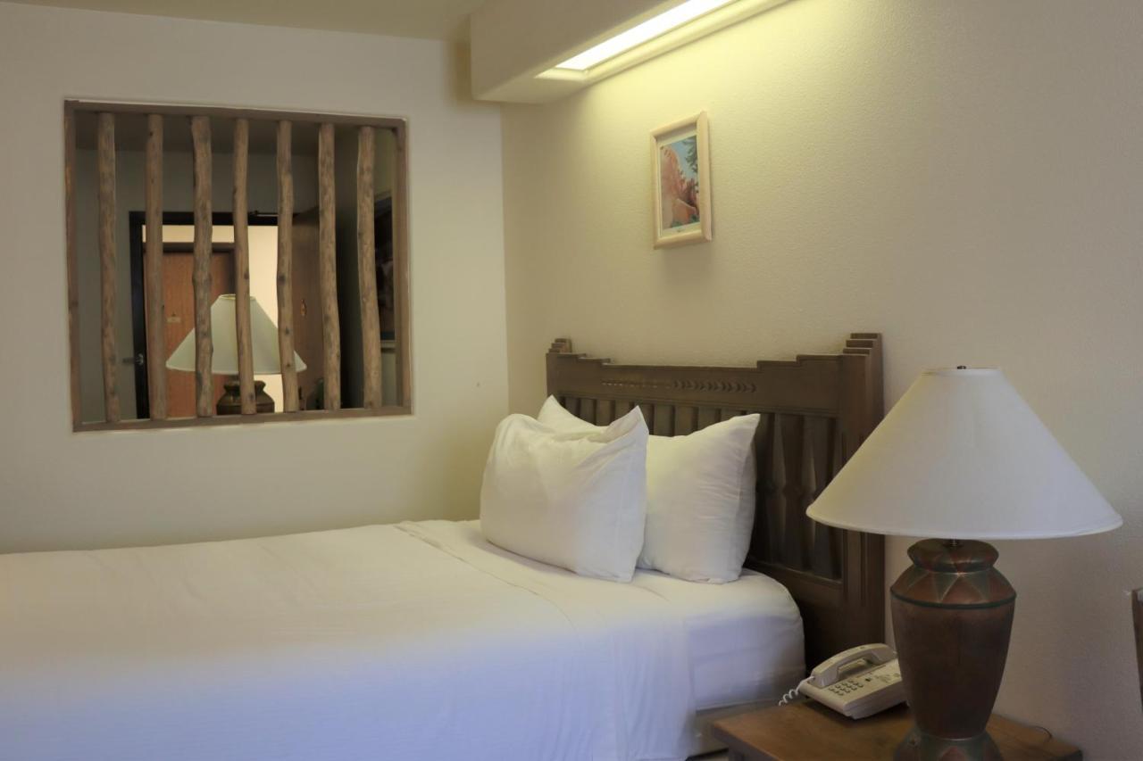 Sagebrush Inn & Suites Taos Extérieur photo