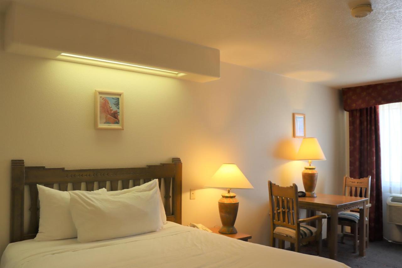 Sagebrush Inn & Suites Taos Extérieur photo