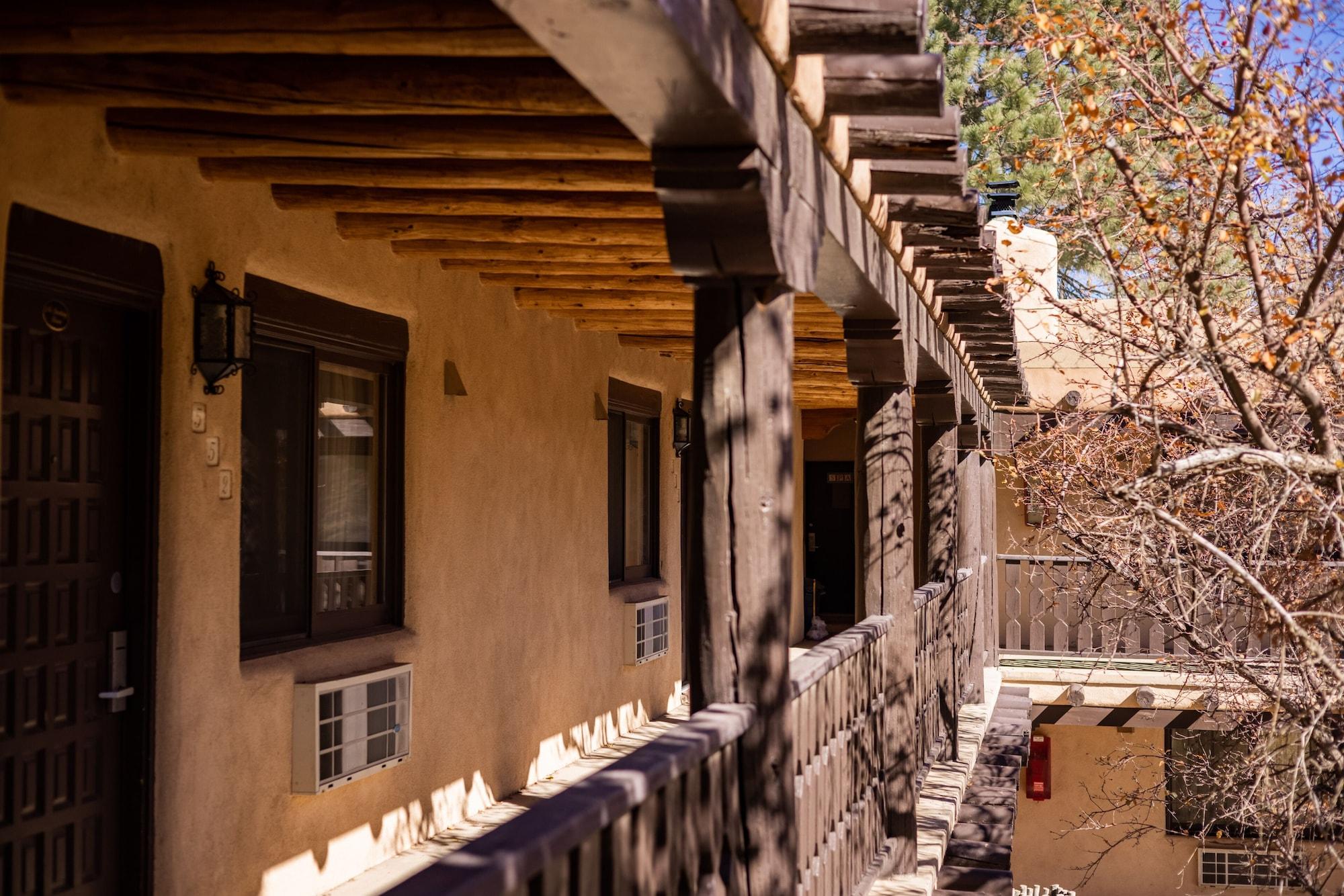 Sagebrush Inn & Suites Taos Extérieur photo